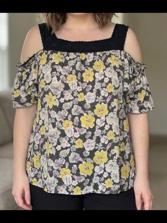 LC Lauren Conrad Tops - LC Lauren Conrad Black Floral Cold-Shoulder Top with Yellow Blooms